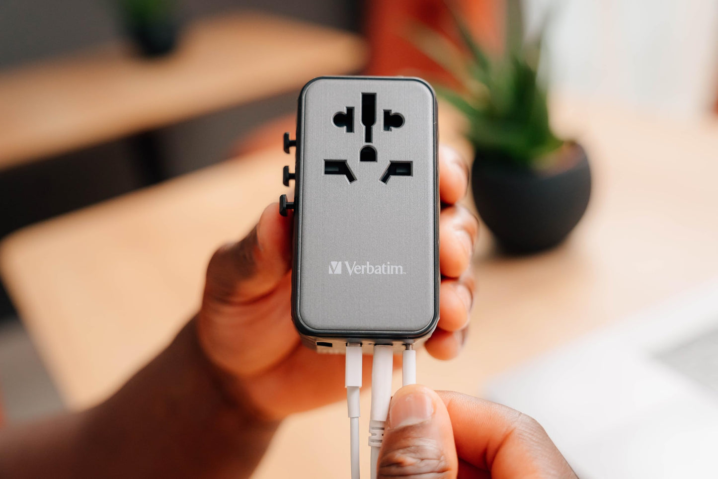 Verbatim UTA‑06 - Universal 5-in-1 travel adapter with GaN technology & fast charging function