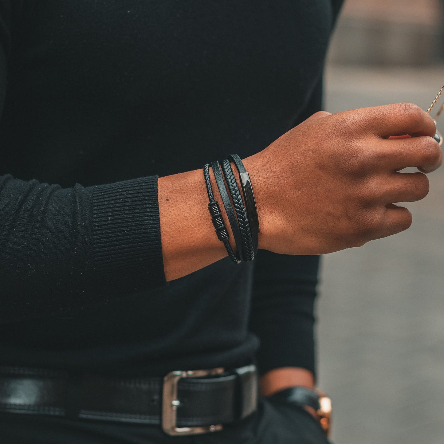 Flecht-Wickelarmband für Herren aus Leder (23cm) in Schwarz: Armschmuck Geschenk