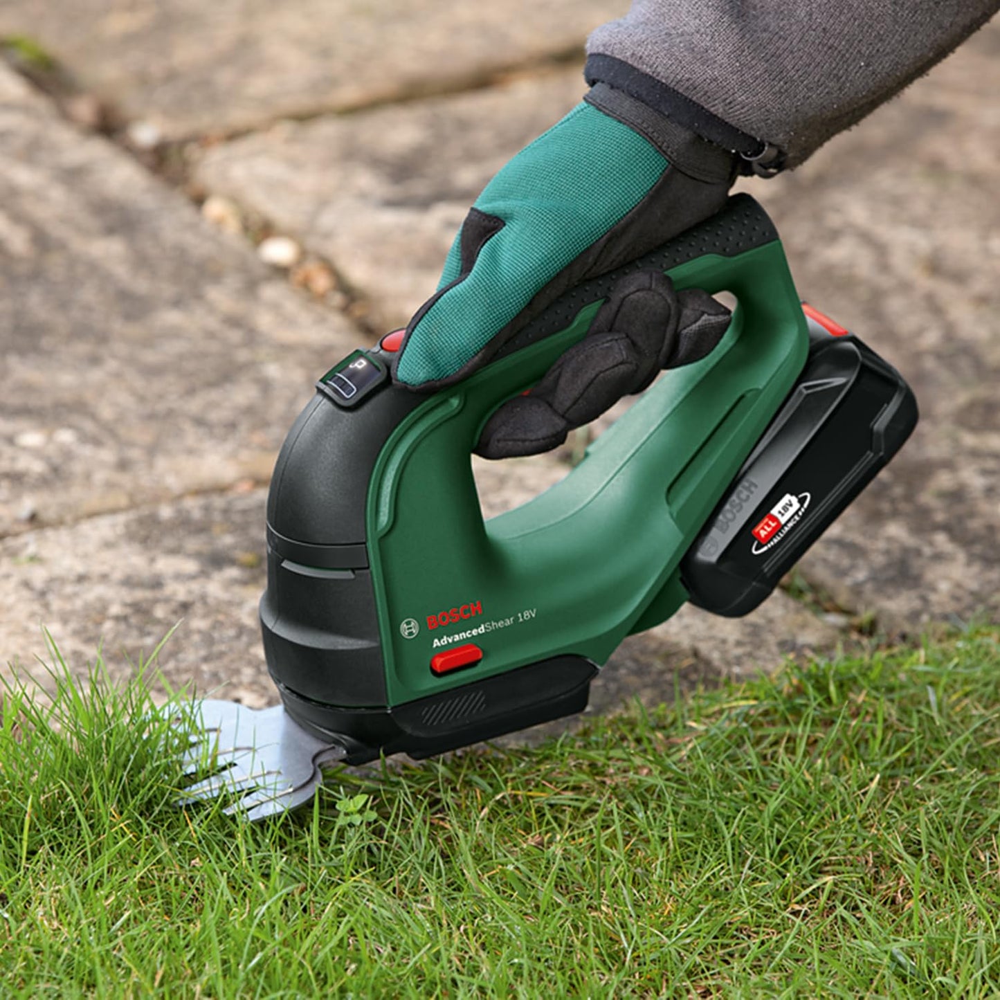 Bosch 'AdvancedShear' Cordless Grass Shear 18V-10 with shrub and grass shear blades | without battery